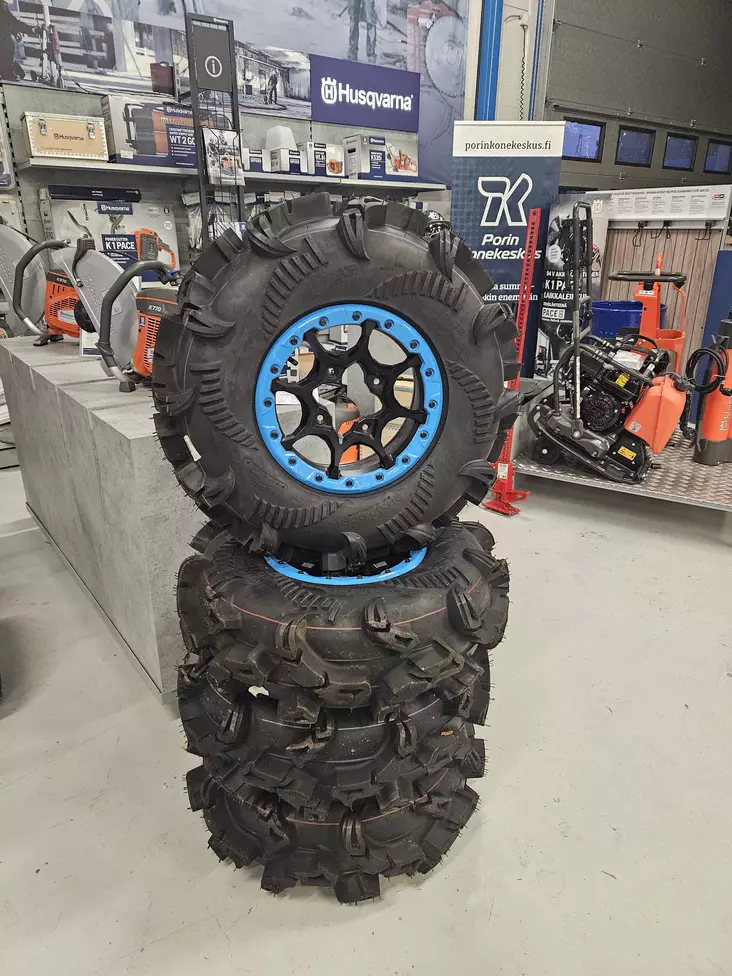 SLUDGE HAMMER 30" BEADLOCK 14" VANTEILLA - Mönkijän renkaat ja vanteet - SLUDGESARJA - 1